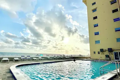 Image de Beachfront condo with intracoastal views in Tampa Bay area, heated-cooled pool!