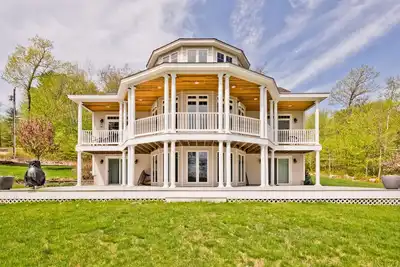 Image de Njoy Luxury - Must experience this exclusive and stunning lakeview home