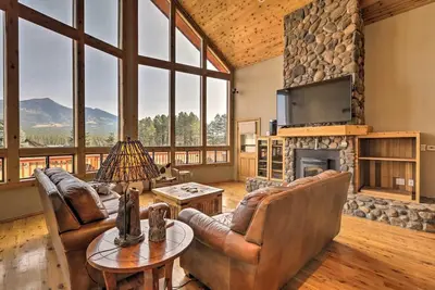 Image de Flagstaff Cabin! 5 Minutes from Snowbowl! Stunning Views on 1+ Acre. Sleeps 8!