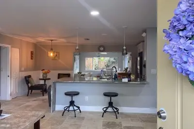 Image de Modern Crystal Beach House, Palm Harbor, 3 Months %, Military & Veteran Discounts