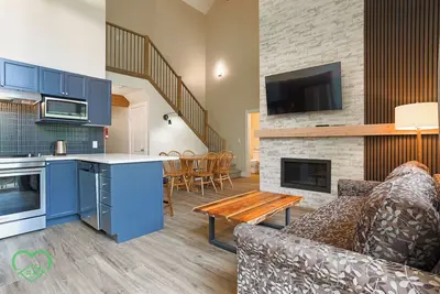 Image de 2 Bdr w Loft / Incredible Views / Family-Friendly
