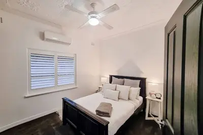 Image de Peter’s Rest in the Heart of Central Wagga