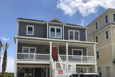 Image de Beautiful Custom Oceanfront Home renting Sunday to Sunday