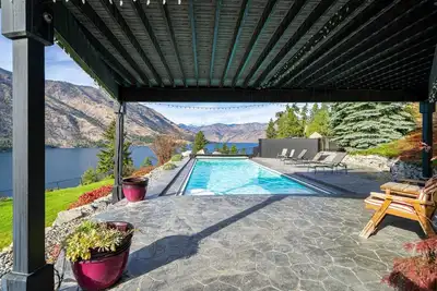 Image de Lake Chelan View Home with pool, hot tub & yard!