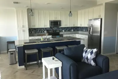 Image de New condo at golf & country club overlooking preserve and course