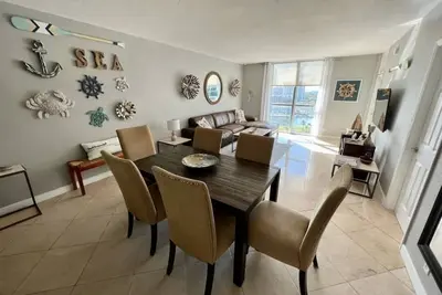 Image de Sea La Vie - 2 Bed, 2 Bath Beachfront Retreat with Stunning Views!