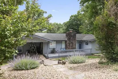 Image de 5+ Br lakefront home w/swim dock. High Speed WiFi.