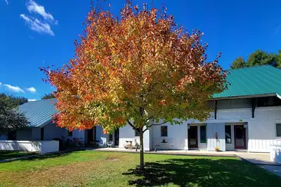 Image de The perfect adult couples retreat. 2-king bedroom right along the Mountain Road.