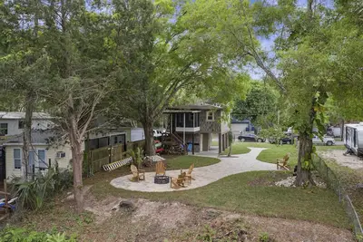 Image de Weeki Wachee Pirate House
