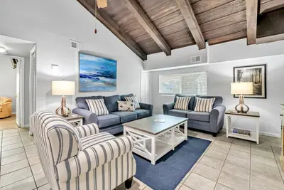 Image de Beach Getaway! Private Beach Access! Chateau La Mer 6e!