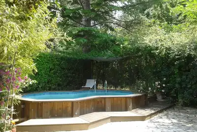 Image de Grand studio dans jardin avec piscine