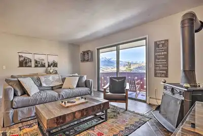 Image de 7 Mi to Keystone: Mtn-View Abode w/ Deck!