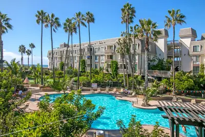 Image de Luxury Beach Front Condo with Rooftop Balcony