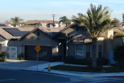 Image de House with full acess next to freeway