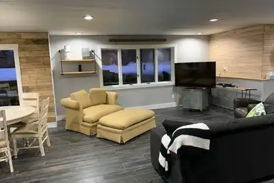 Image de Gorgeous Lower Level Apartment Retreat