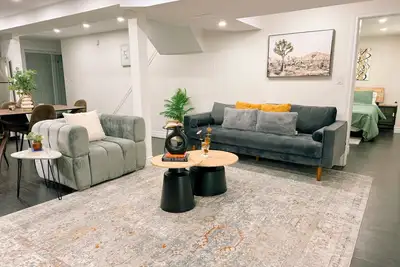 Image de Stylish, Spacious & Clean Guest-home
