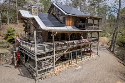 Image de Bhakti Manor Creekside Home