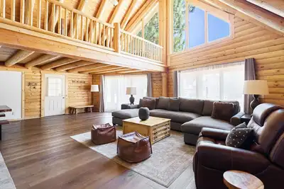 Image de Rustic Modern True Log Cabin