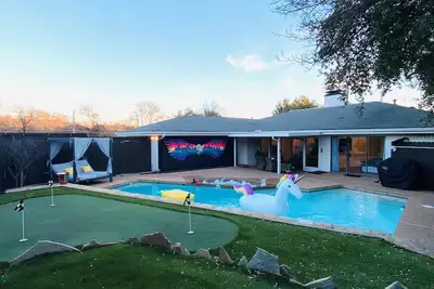Image de Sleeps 18 & Heated Pool & MiniGolf by Uptown Dallas
