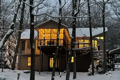 Image de Game Room~Grill~Screen Porch~Top of Mountain~Pool Access~Walk to Most Amenities