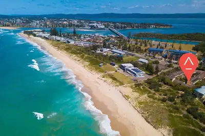 Image de Stay “Between The Surf Flags” As The Perfect Family Beach Hideaway