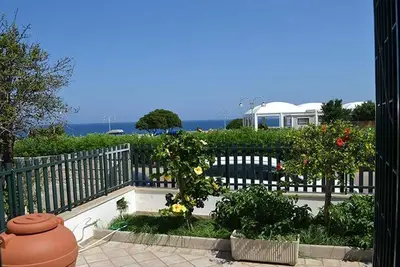 Image de Maison de vacances en bord de mer avec terrasse et vue splendide sur Torre dell'Orso