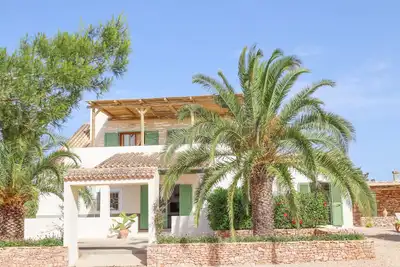 Image de Large renovated house with pool in a well-kept rural area