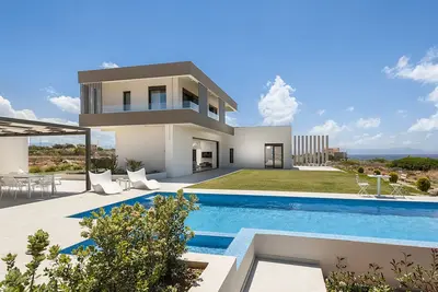 Image de villa with pool chania, Greek villa rental, Crete villa rental with pool, Crete villa walk to beach