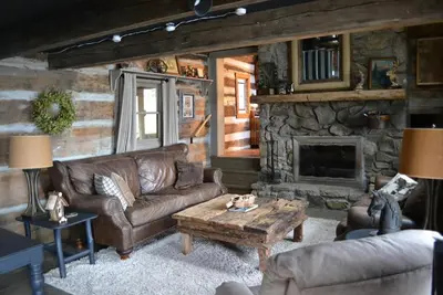 Image de Enjoy this 100+ year old cabin in the gated Wolf Laurel Resort community.