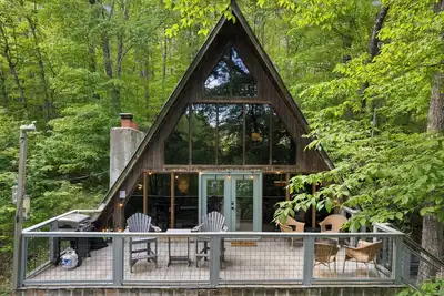 Image de Cozy A-Frame Mountain Retreat in Wolf Laurel – Stunning Views & Adventure Awaits!