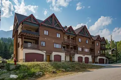 Image de 4 Bd/3ba Redstone Chalets E