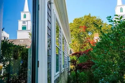 Image de In town newly renovated cottage. Still available Aug 18-Sept 7.