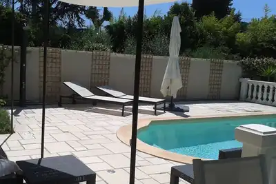 Image de Villa individuelle piscine, climatisation entre mer et montagne sur côte d'azur.