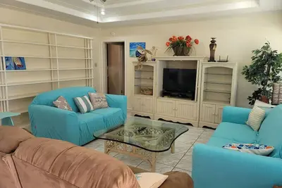 Image de Affordable Family Getaway Palm Breeze Vacation Home