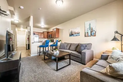 Image de ★Wow! Private New Townhome! 3br/3ba. Ac & Kitchen★