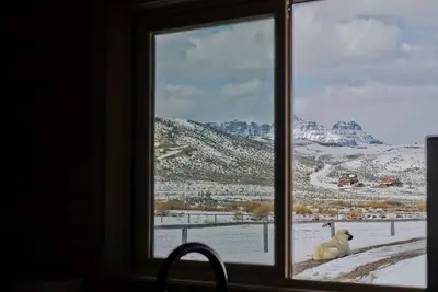 Image de Deer Cabin - Near Yellowstone & National Forest - Private Hot Tub