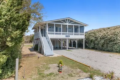 Image de A Sunny Chalet / 924 E Dolphin Drive - Coastal Vacation Resorts
