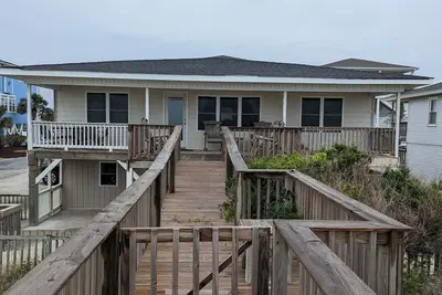 Image de Oceanfront property, private beach access, stunning sunrise and sunset views!