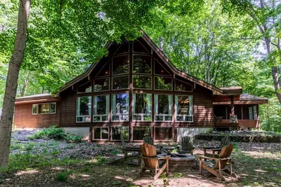 Image de Inviting Timber Frame home near the beach with pool table, central Ac, & W\/D