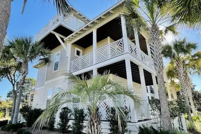 Image de Coastal Cabana - Private Beach, close to pool and beach, Home away from home