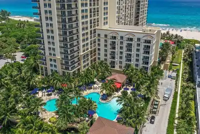 Image de Stunning Oceanfront Resort, enjoy breakfast on your extended balcony