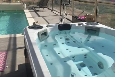 Image de Large house¨¨ with swimming pool and Jacuzzi. Spa, massages, champagne tasting