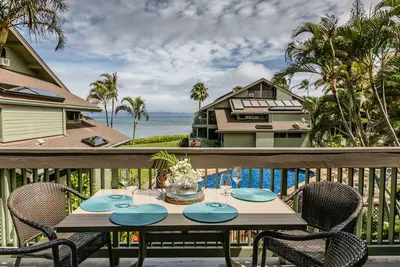 Image de Spectacular, fully renovated 3-Bedroom Oceanfront Townhome in Kahana