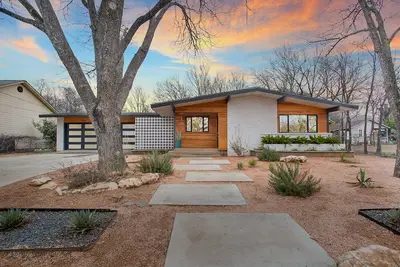 Image de 404 | Walk to Main | 3/2 | Outdoor Firepit
