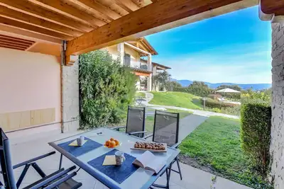Image de Happiness: with lake view and pool