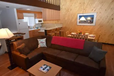 Image de Beautiful Sleep 6 condominium at Club Tahoe, in Incline Village Nevada.