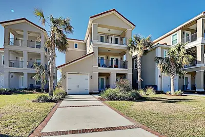 Image de 4bd/3ba Home for Families/Large Groups, Close to Beach, Dining + Fun