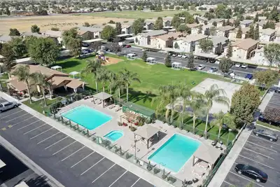 Image de Gated 2 Bedroom/1. 5 Bath Townhome Furnished