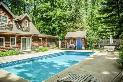 Image de Dog-friendly home w\/private heated pool, free WiFi, gas grill, & washer\/dryer