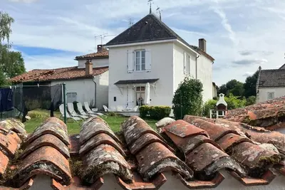 Image de Charming 2-Bed House with gardens in tranquil area